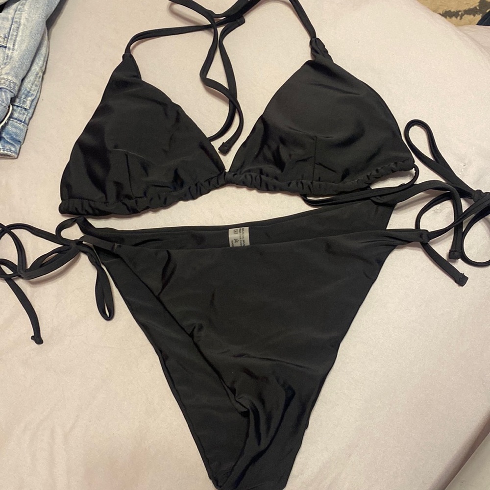 Black bikini